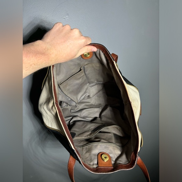 Fossil Gwen Side Zip Shopper Tote in Goat Hide Leather - Picture 5 of 10